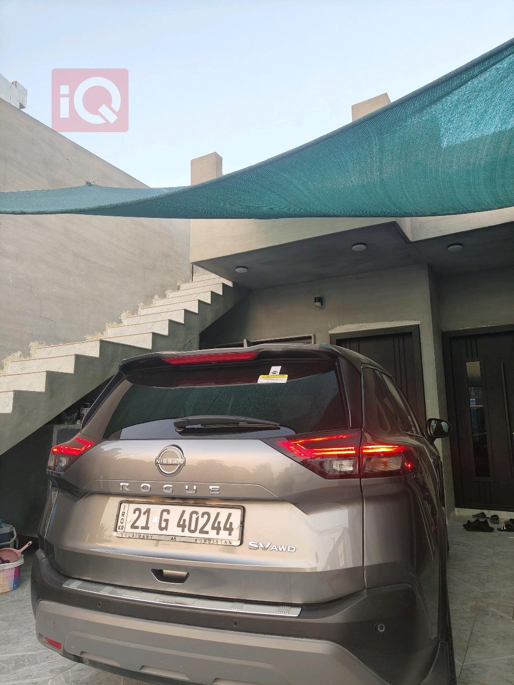 نيسان روج